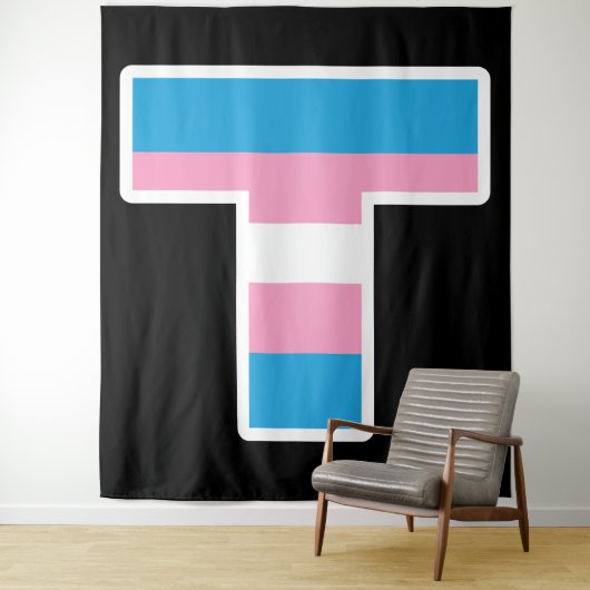 Trans Pride Capital T Tapestry Wandkleed (In situ)