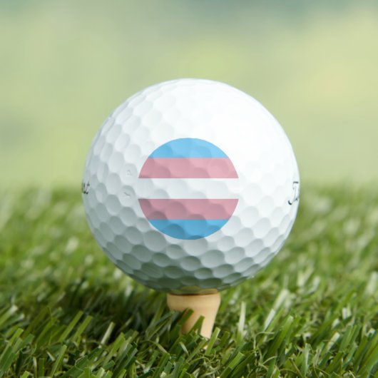 Trans Pride Flag Golfballen (Insitu Shirt)