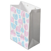 Trans Pride Pastel Rainbow Gift Bag Medium Cadeauzakje (Voorkant Gekanteld)