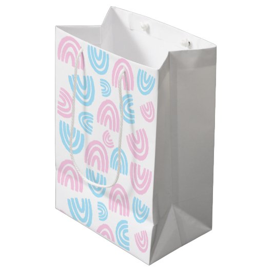 Trans Pride Pastel Rainbow Gift Bag Medium Cadeauzakje (Voorkant Gekanteld)