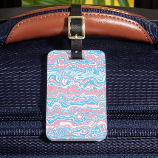 Trans Pride Vlag Trippy Boho Groovy Golvende Strep Bagagelabel (Voorkant Insitu 2)