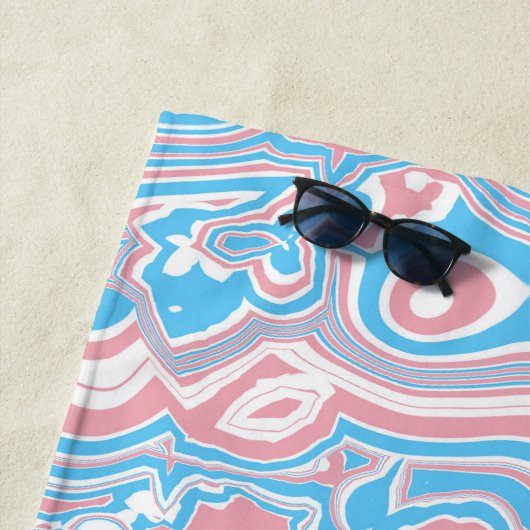 Trans Pride Vlag Trippy Boho Groovy Golvende Strep Strandlaken (In situ)