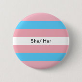 Trans Pronouns Button Zij/Haar (Voorkant)