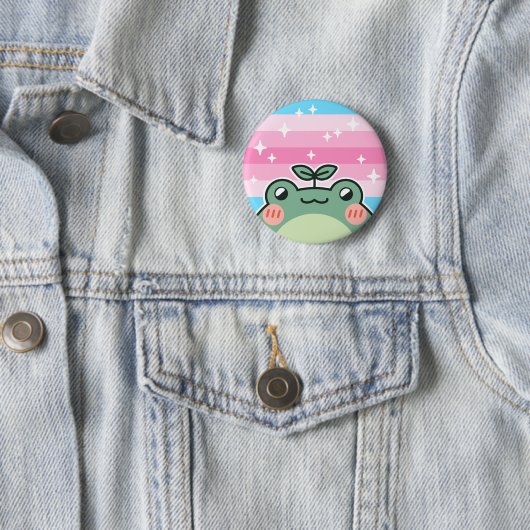 Trans Vrouwelijke LGBT Pride Flag Frog Button (In situ)