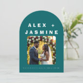 Transformative Teal Modern Arched Wedding  Kaart (Staand voorkant)