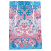 Transgender Dragon Damask - Trans Pride Flag Kleur Medium Cadeauzakje (Voorkant)