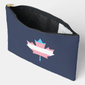 Transgender pride maple leaf  etui (Open)