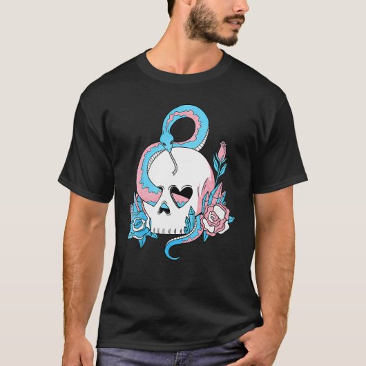 Transgender Pride Trans Flag Skull Snakes Roses Su T-shirt (Voorkant)