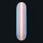 Transgender Pride vlag Persoonlijk Skateboard<br><div class="desc">Dit ontwerp omvat de Transgender Pride Flag, die bedoeld is om transseksuele gemeenschappen, organisaties en individuen over de hele wereld te vertegenwoordigen. Het is ontworpen door Monica Helms, een transgenderactivist, auteur en veteraan van de Amerikaanse marine. Ze beschrijft de vlag als volgt: "De strepen boven en onder zijn lichtblauw, de...</div>
