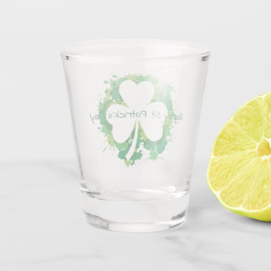 Transparante Shamrock met Spletters voor groene ve Shot Glas (Achterkant)