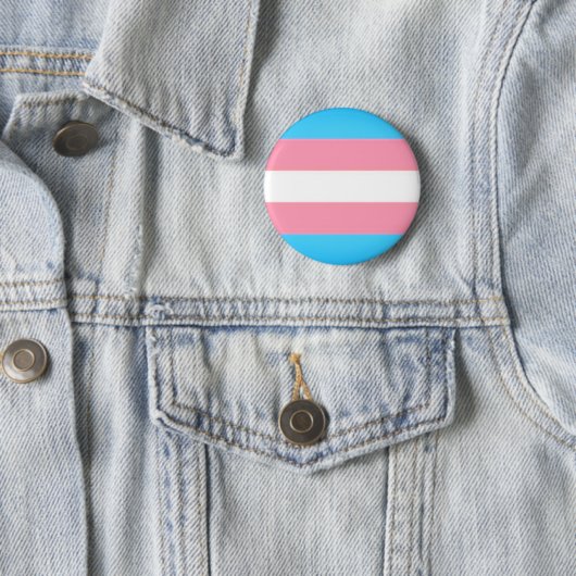 Transpride vlag Button (blauw/roze/wit) (In situ)