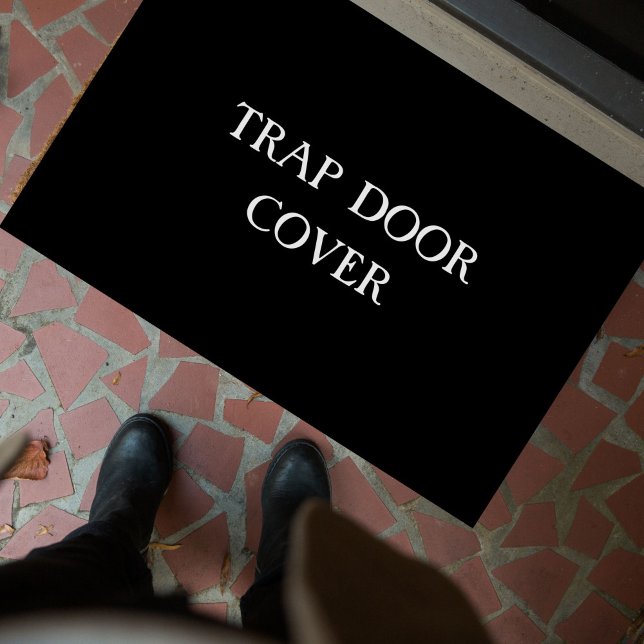 "TRAP DEUR HOESJE" grappig introvert doormat Deurmat (This funny, sarcastic doormat is perfect for introverts, homebodies + the antisocial. Stylish + fun )