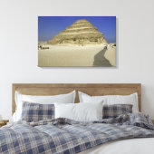 Trappiramide bij Saqqara, een van de vroegste Canvas Afdruk (Insitu (Slaapkamer))