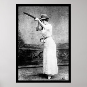 Trapshot Woman met Shotgun 1914 Poster