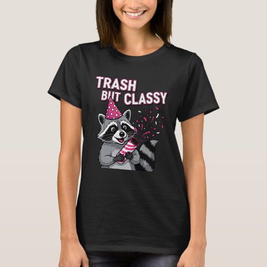 Trash But Classy – Party Raccoon Holiday Edition T-shirt (Voorkant)