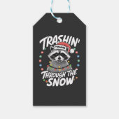 Trashing Door De Sneeuw Grappige Wasbeer Kerstmis Cadeaulabel (Voorkant)