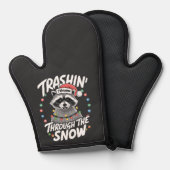 Trashing Door De Sneeuw Grappige Wasbeer Kerstmis Ovenwant (Voorkant / Achterkant)