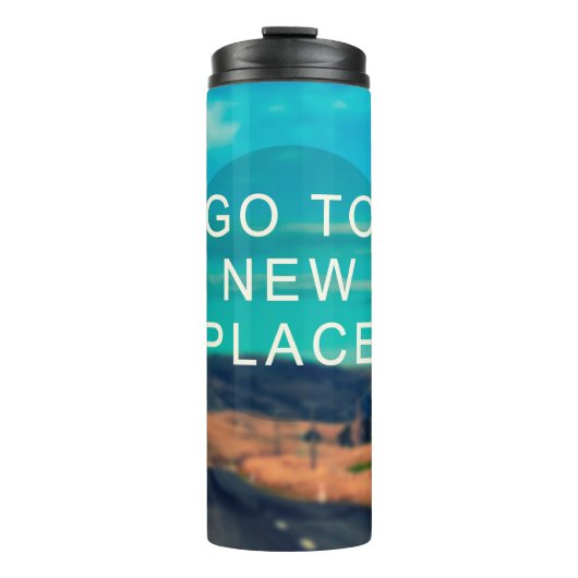 Travel inspiration quote - Go to new place. Retro  Thermosbeker (Voorkant)