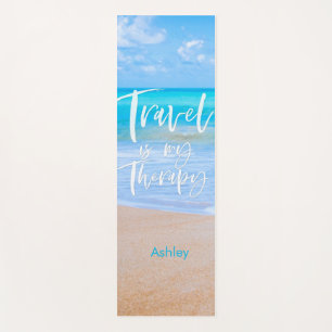 TRAVEL IS MIJN THERAPIE White Quote Name Beach Yogamat