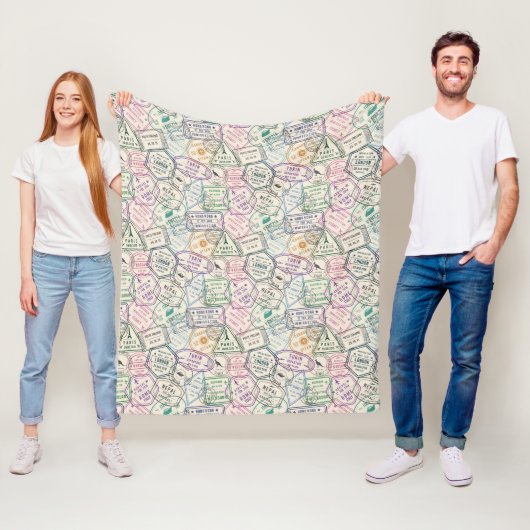 Travel Stamps Patroon Fleece Deken (In situ)