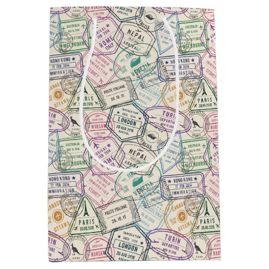 Travel Stamps Patroon Medium Cadeauzakje (Voorkant)