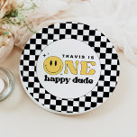 TRAVIS One Happy Dude Smile Gezicht Verjaardag Papieren Bordje<br><div class="desc">Deze ene happy dude eerste verjaardagspapier bord heeft een leuk retro lettertype en geel smiley gezicht met een geruite achtergrond. Dit bord is perfect voor je kleine man om zijn eerste grote verjaardag te vieren! Combineer met alles in het TRAVIS-Collectie voor een samenhangende look.</div>