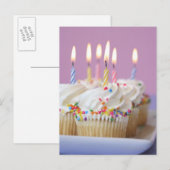 Tray van verjaardagskopjes met kaarsen briefkaart (Voorkant / Achterkant)