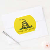 Tread niet op mij vlag ronde sticker (Envelop)