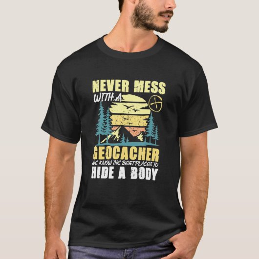 Treasure Geocaching Geocache is nooit minder met e T-shirt (Voorkant)