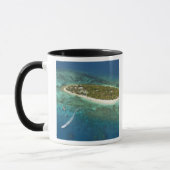 Treasure Island Resort en boot, Fiji Mok (Links)