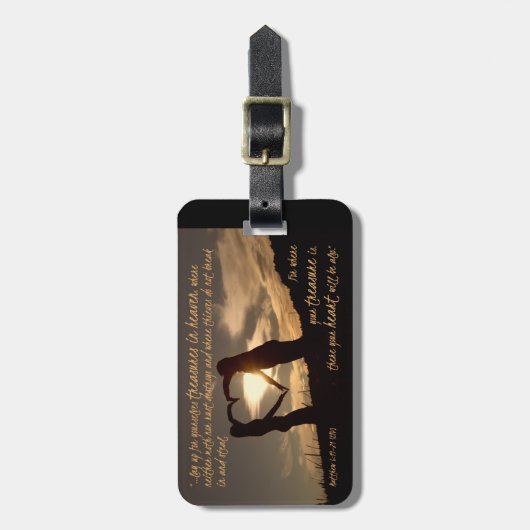 Treasures in Heaven Matthew 6:19-21 Bijbelverse Bagagelabel (Voorkant verticaal)