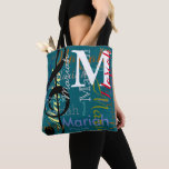 Treble Clef Music Note Monogram Kleurennamen blauw Tote Bag<br><div class="desc">Jouw naam in een mooi monografisch tas. Een typografiepatroon van gepersonaliseerde namen van verschillende kleuren en letterstijlen,  met een eigen initiaal en een zwarte muzieknoot (treble clef).</div>