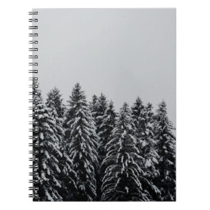 TREE DEED SNEEUW ONDER CLOUDY SKY NOTITIEBOEK