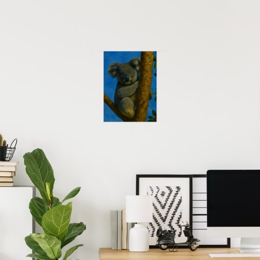 Tree Hugger - Koala in het bladerdak Poster (Thuiskantoor)