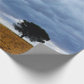 Tree in an empty field cadeaupapier (Hoek)
