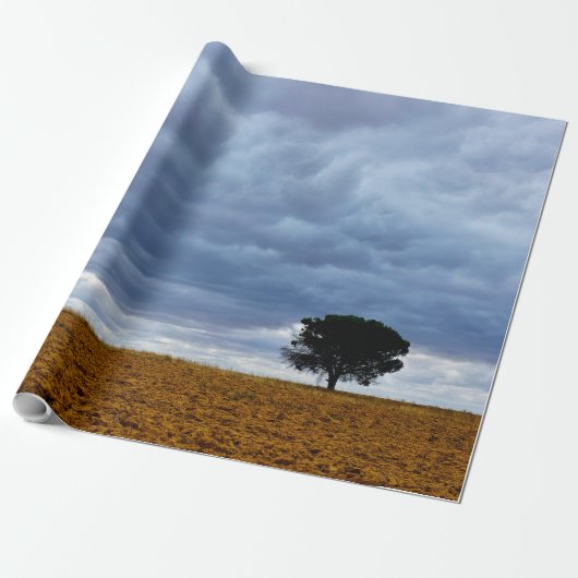 Tree in an empty field cadeaupapier (Uitgerold)