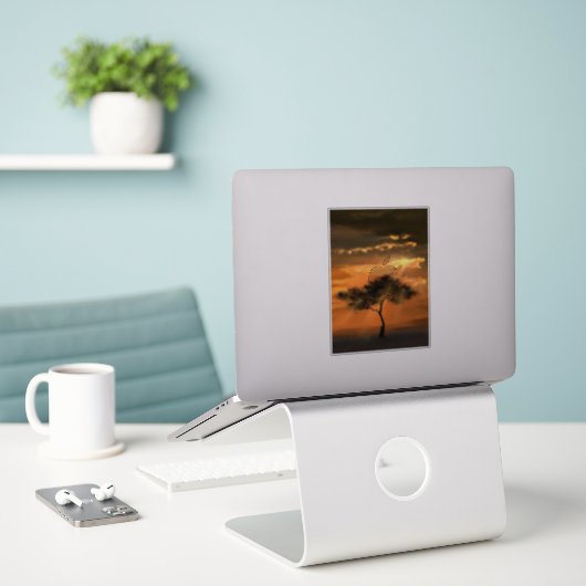 Tree Sunbeams Sunrise Sticker (Laptop op bureau)