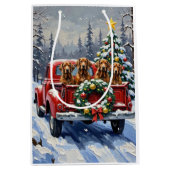 Treeing Walker Coonhound Christmas Red Truck Medium Cadeauzakje (Voorkant)