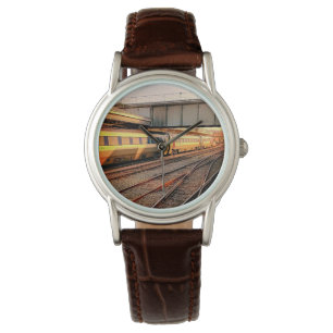 Trein onder de brug horloge