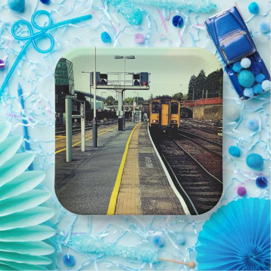 Trein op het spoor papieren bordje (Feest)