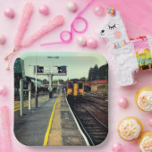 Trein op het spoor papieren bordje (Feest)