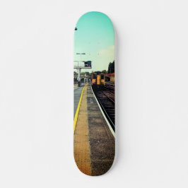 Trein op het station persoonlijk skateboard