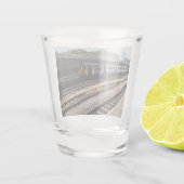 Trein, op het station shot glas (Achterkant)