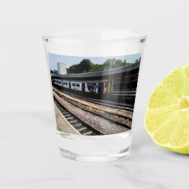 Trein, op het station shot glas