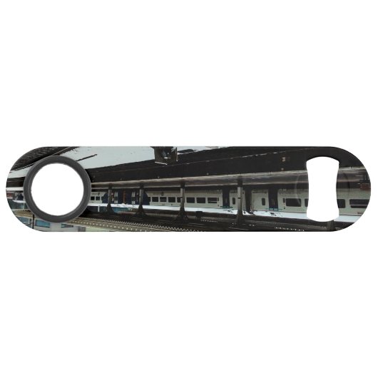 Trein, op het station speed flessenopener (Voorkant (Horizontaal))