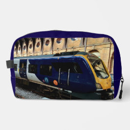 Trein, op het station toilettasje