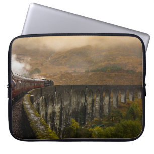 TREIN OP SPOORWEGEN OP DAG LAPTOP SLEEVE