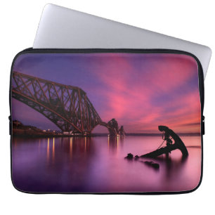 Treinbrug over de voorgrond op zonsondergang   Sch Laptop Sleeve