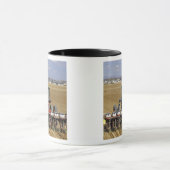 Trekker die een zaadmaïsplanter trekt. mok (Midden)