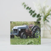 Trekker in een veld briefkaart (Staand voorkant)